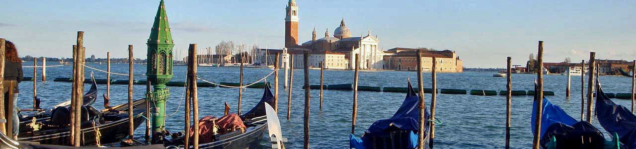 Gondoles sur la lagune